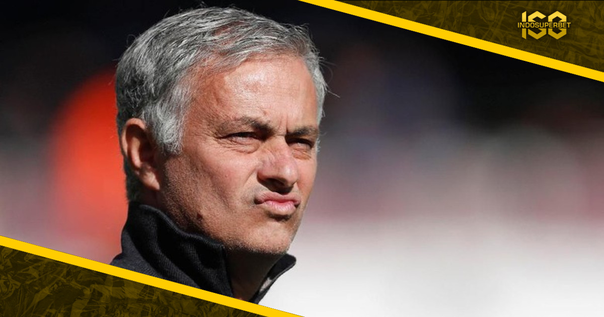 Jika Kalah dari Newcastle, MU Pecat Mourinho?