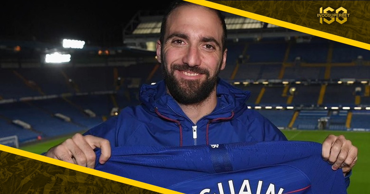 Pakai Nomor 9, Higuain Dibayangi Kutukan di Chelsea